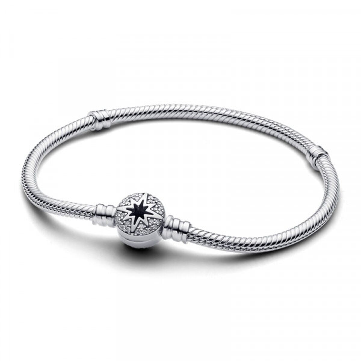 Pandora zilverkleurige armband voor dames met elegante bal en gedetailleerde afwerking.