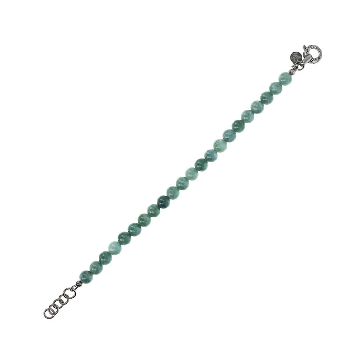Detail van de groene Albert M. armband met ronde jade-achtige kralen en een zilveren sluiting.