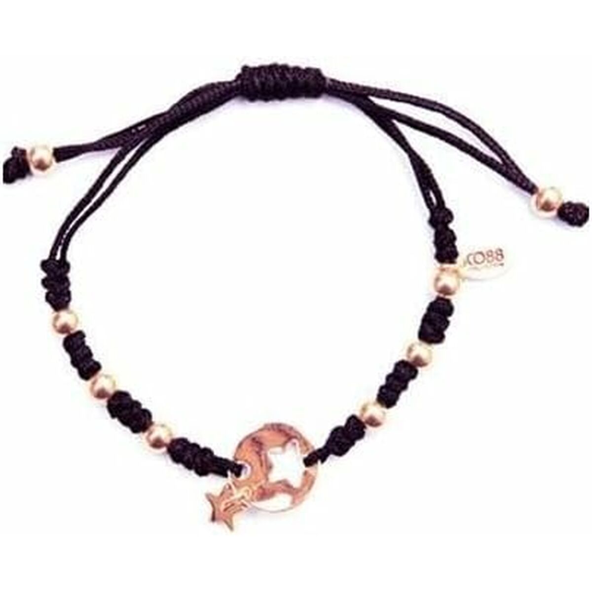 Detail van de zwarte CO88 Collection armband met gouden sterren en kralen, elegant afgewerkt.