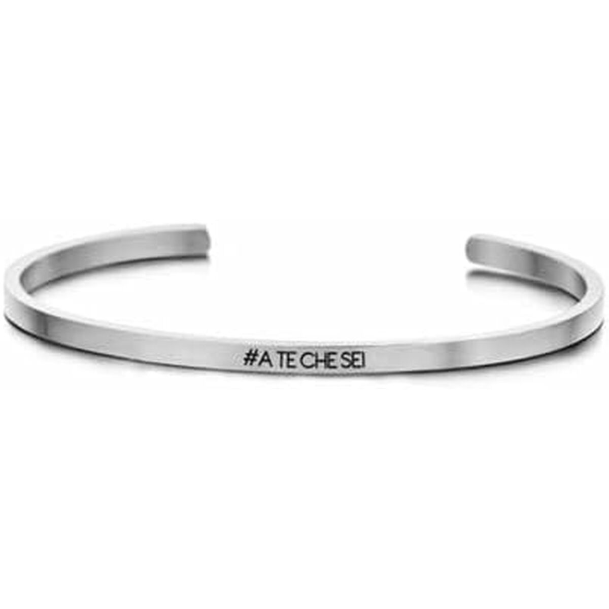 Zilverkleurige CO88 Collection armband met een elegante, minimalistische uitstraling en subtiele inscriptie.