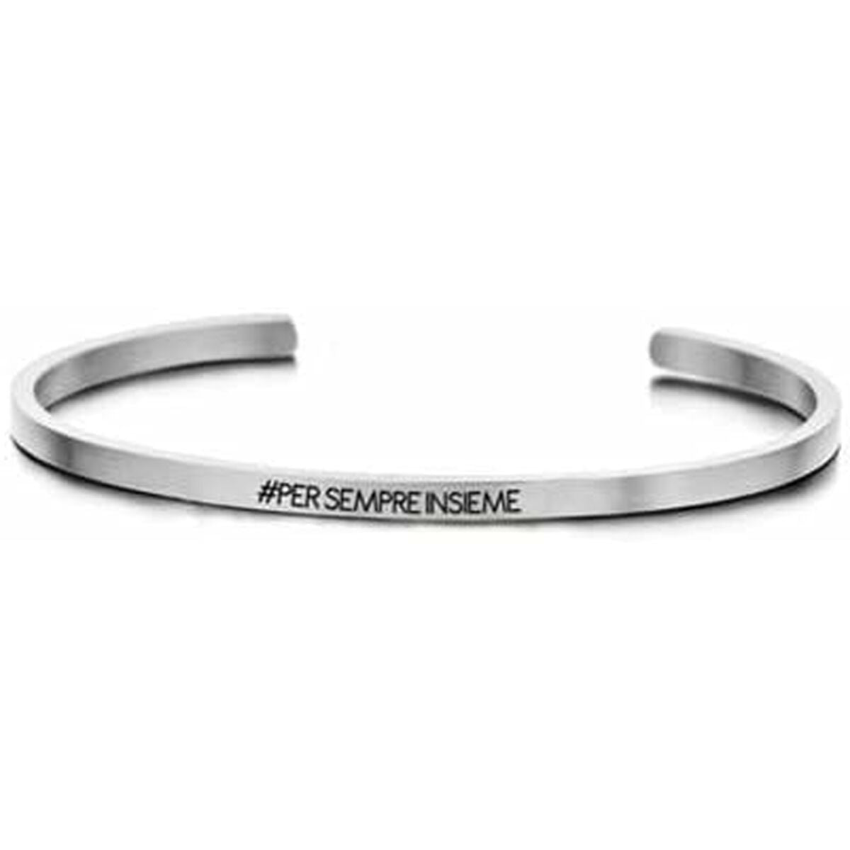 Zijaanzicht van de zilverkleurige CO88 Collection armband met gravure.
