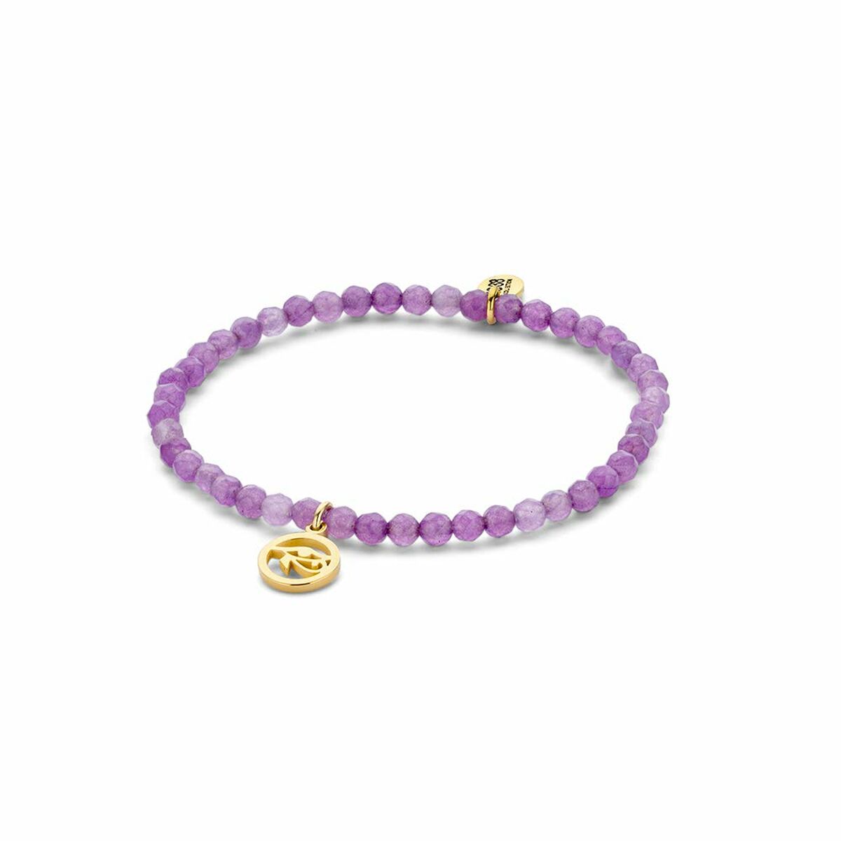 Detail van de paarse CO88 Collection armband met gouden hanger en facetgeslepen kralen.