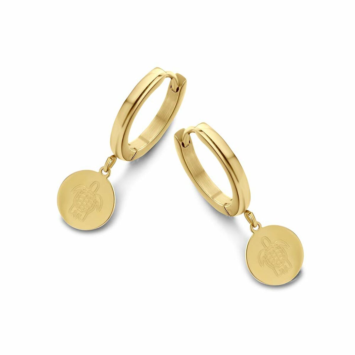 Close-up van de gouden CO88 Collection oorbellen met een elegante hangende schijf.