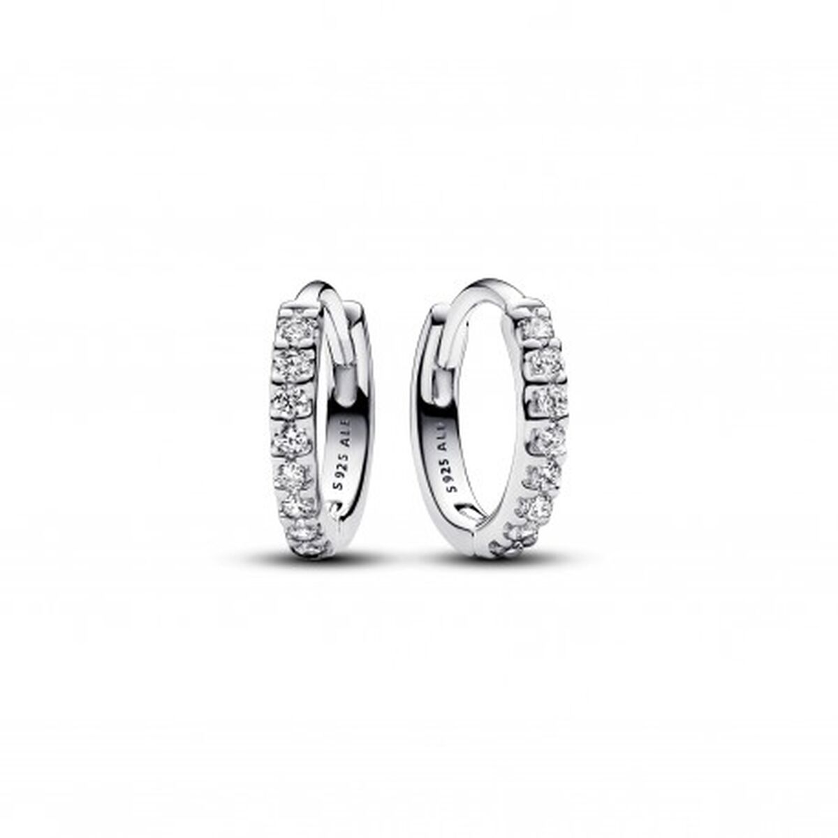 Pandora oorbellen met een elegant design en sprankelende details.