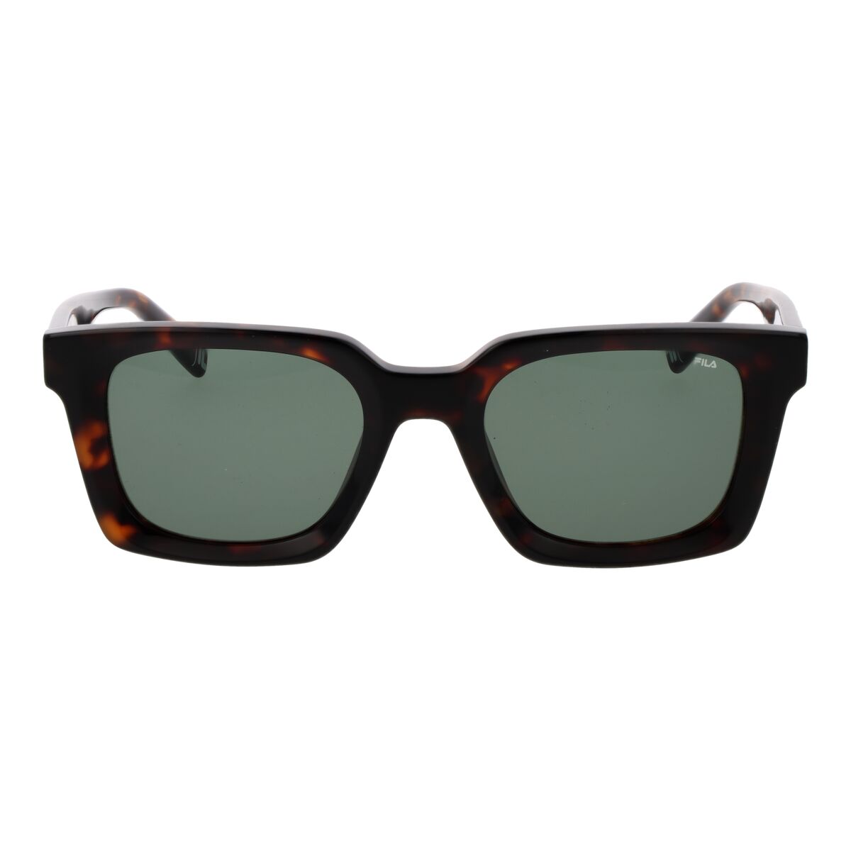 Detail van de Fila zonnebril met een trendy zwart-bruin montuur en groene glazen.