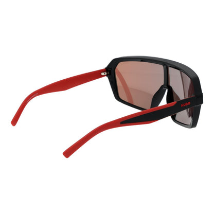 Zijaanzicht van de Hugo Boss zonnebril met zwart frame en rode pootjes.