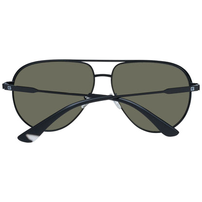 Detail van de Guess zonnebril Heren GF5083 met groene glazen en zwart montuur.