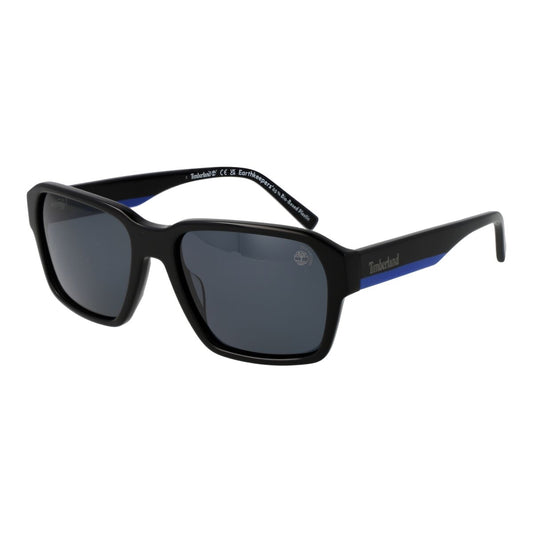 Zwarte Timberland zonnebril TB9343 met UV400-bescherming, schuin zicht.
