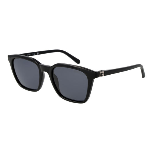 Zwarte Guess zonnebril voor heren met modieus design en UV400 bescherming.