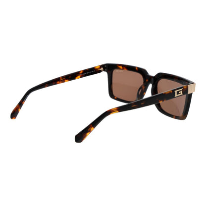 Zijaanzicht van de Guess zonnebril GU00213 5552E met havana montuur en bruine glazen.