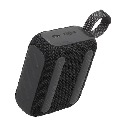 Zijaanzicht van de JBL GO 4 draagbare Bluetooth luidspreker in zwart met textuur.