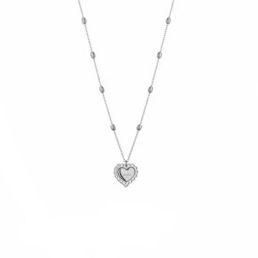 Zilverkleurige LIU JO ketting met hartvormige hanger en elegante schakel.