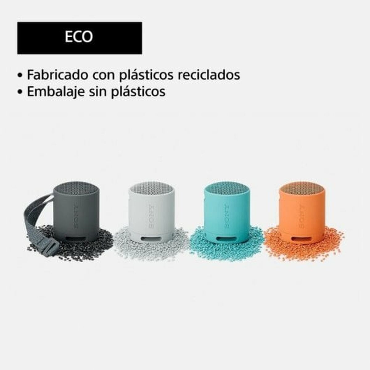 Detail van de Sony SRSXB100L luidspreker in verschillende kleuren met eco-vriendelijk materiaal.