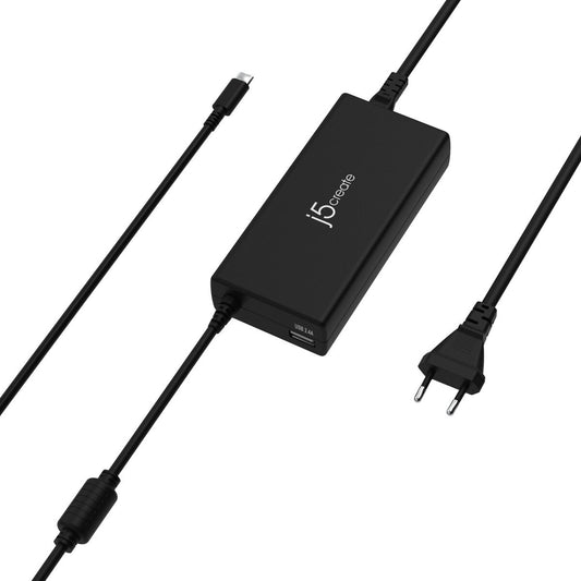 Zwarte j5create draagbare oplader met USB-C en netstekker, compact ontwerp.