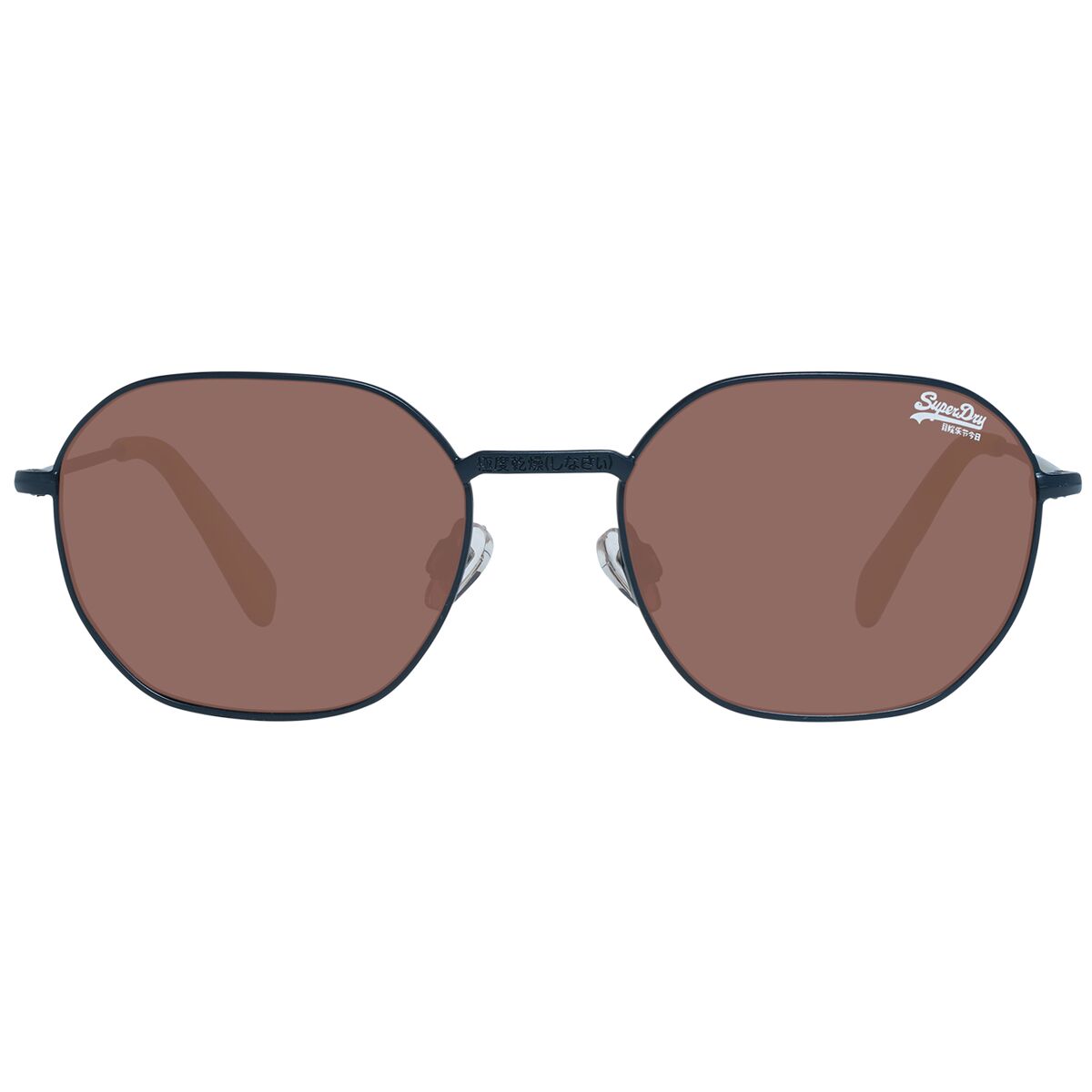 Detailweergave van de Superdry zonnebril met bruine glazen en zwart montuur.