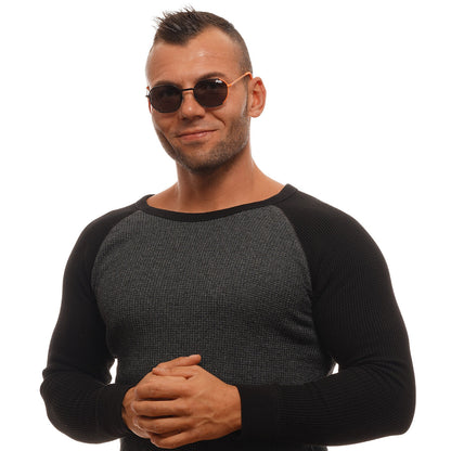 Heren in stijlvolle Superdry zonnebril met ronde glazen en zwart montuur.