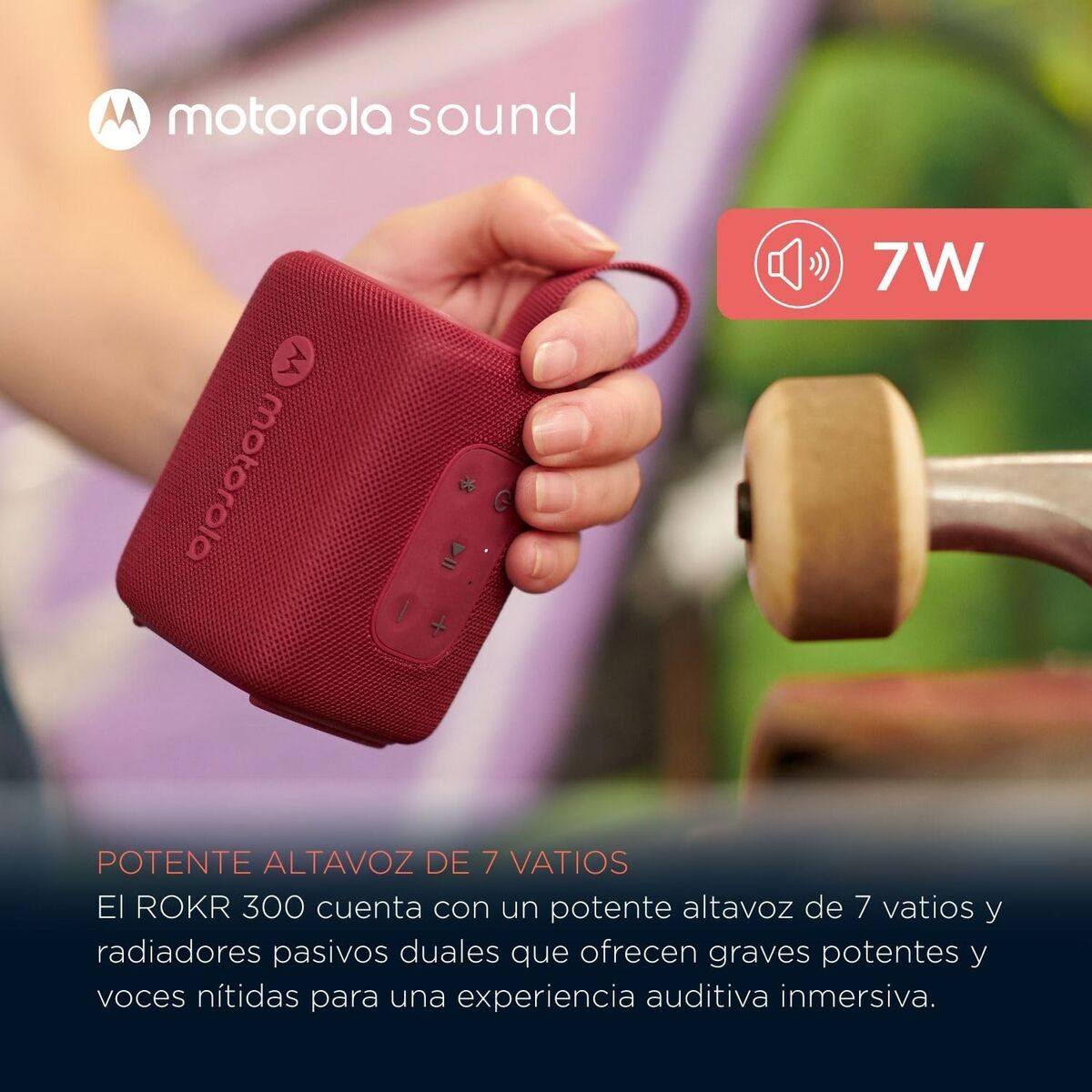 Detail van de Motorola ROKR 300 luidspreker in rood met knoppen en handvat.