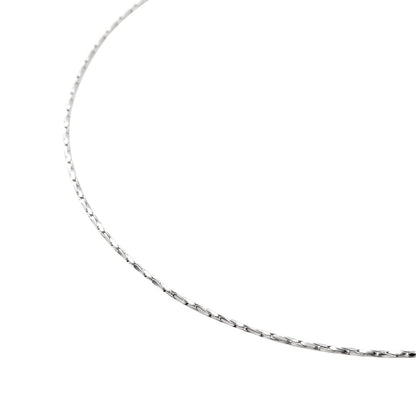Detail van de elegante Breil ketting in sterling zilver met een verfijnde schakelstructuur.