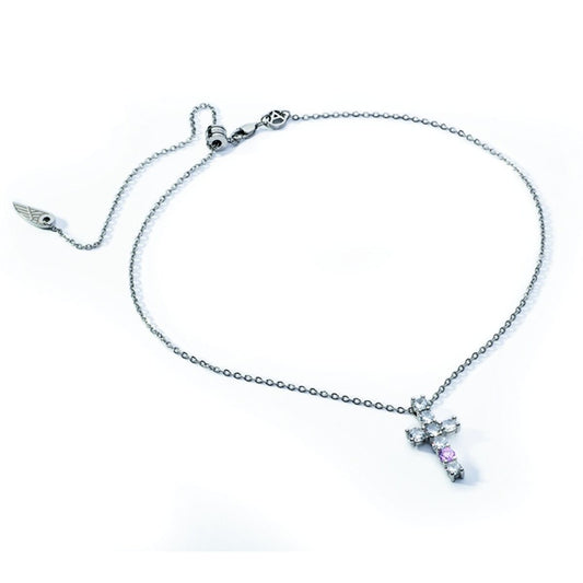 Zilveren AN Jewels ketting met elegant kruis en fonkelende stenen.