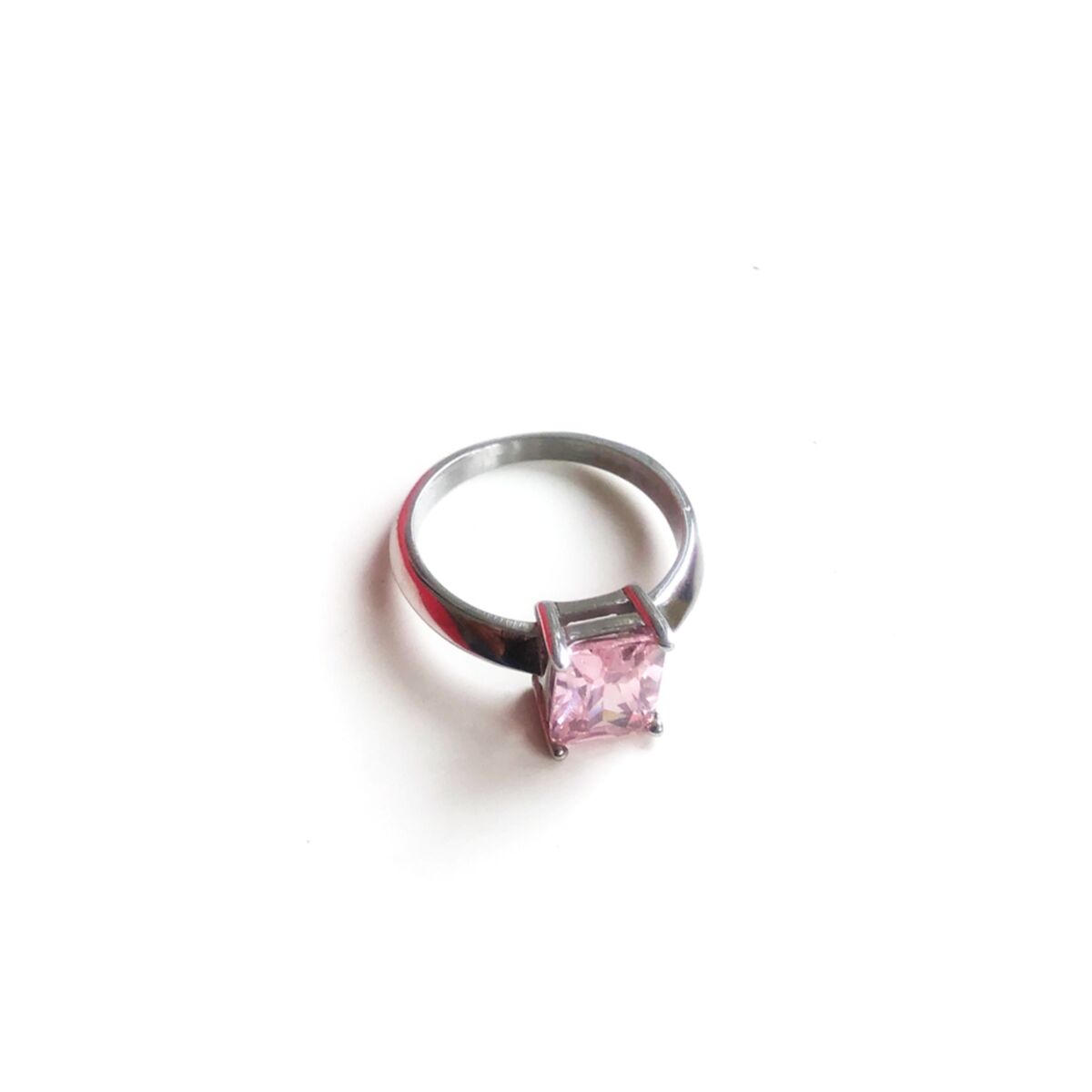 AN Jewels ring voor dames met een elegante, tijdloze uitstraling en een roze steen.