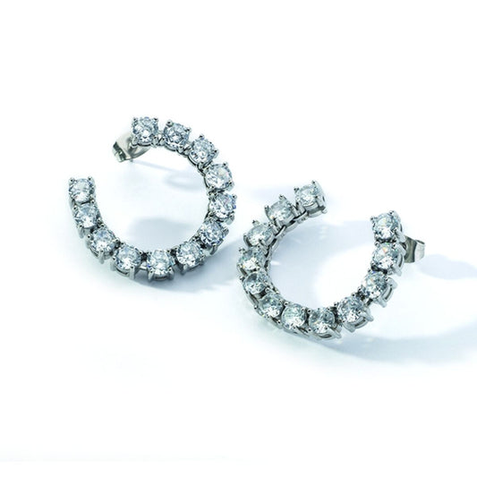 Trendy AN Jewels oorbellen met glinsterende stenen in een elegante halve cirkelvorm.
