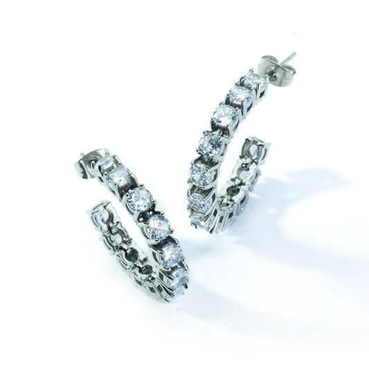 Stijlvolle AN Jewels oorbellen met glinsterende stenen in elegant ontwerp.