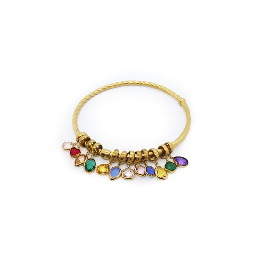 Gouden AN Jewels armband met kleurrijke edelstenen, elegant en tijdloos ontwerp.