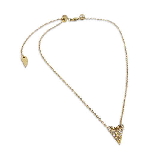 Gouden AN Jewels ketting met elegante driehoekige hanger, versierd met glinsterende steentjes.