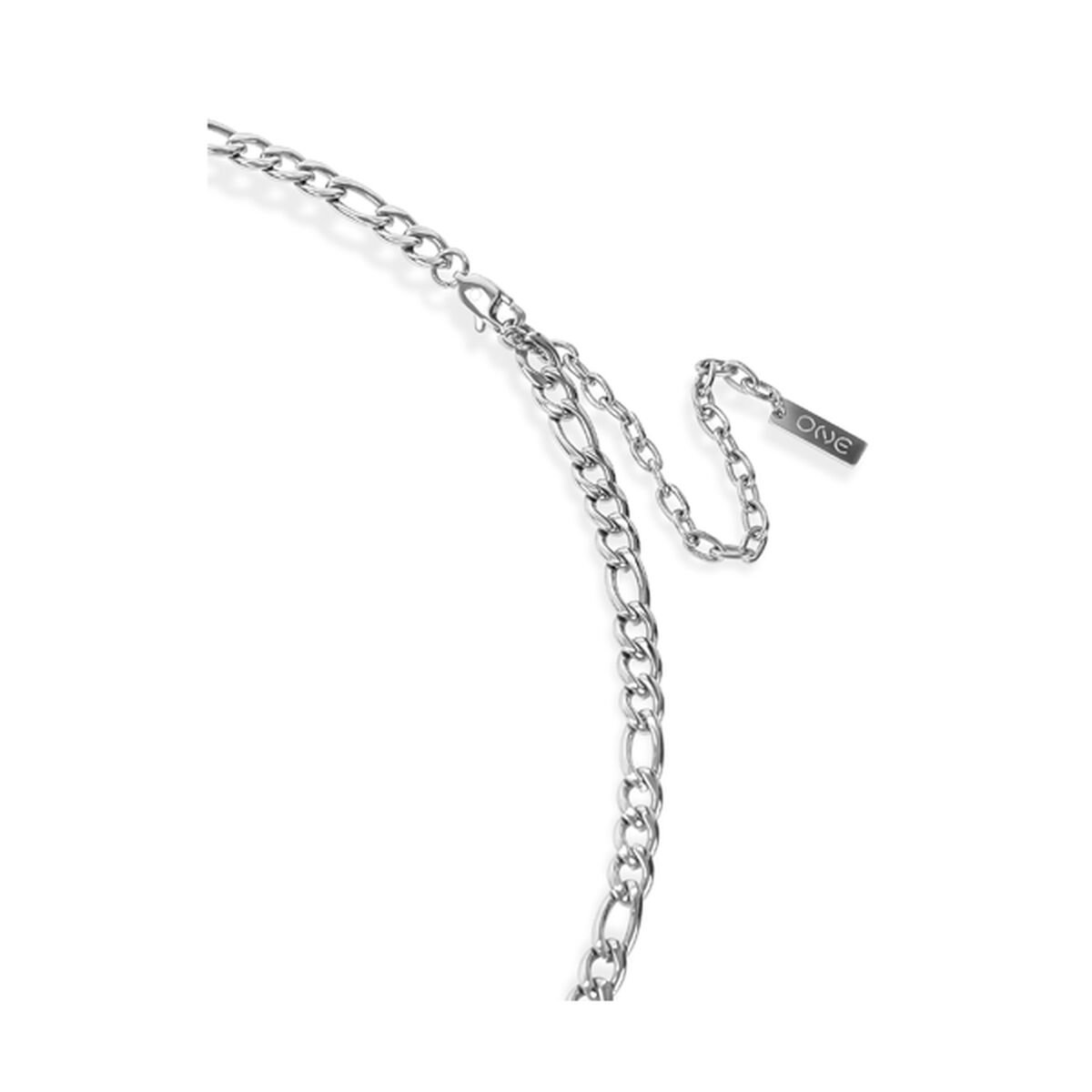 Detail van de zilverkleurige One Jewels ketting met schakels en logo.