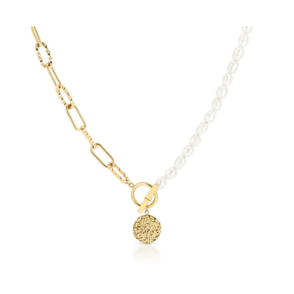 Detail van de gouden One Jewels ketting met parels en een ronde hanger.