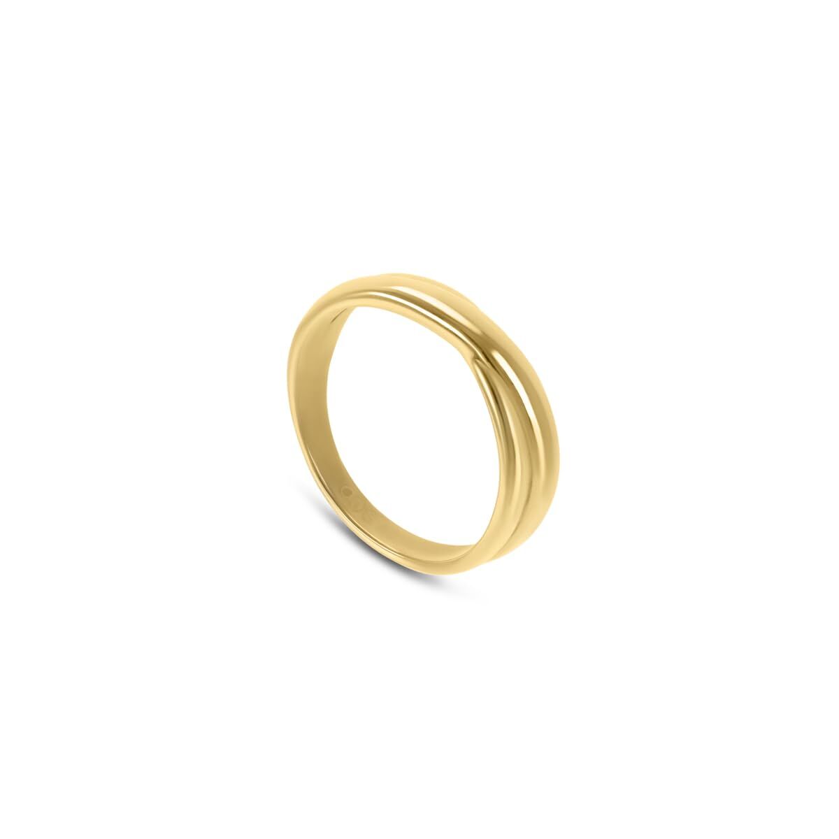 Elegante gouden ring van One Jewels met een strakke, moderne vorm en maat 6.