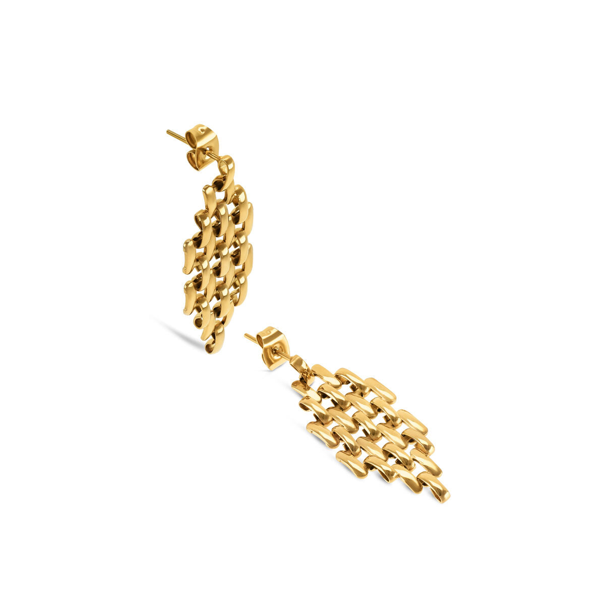 Gouden One Jewels oorbellen met elegant, gevlochten ontwerp in detailweergave.