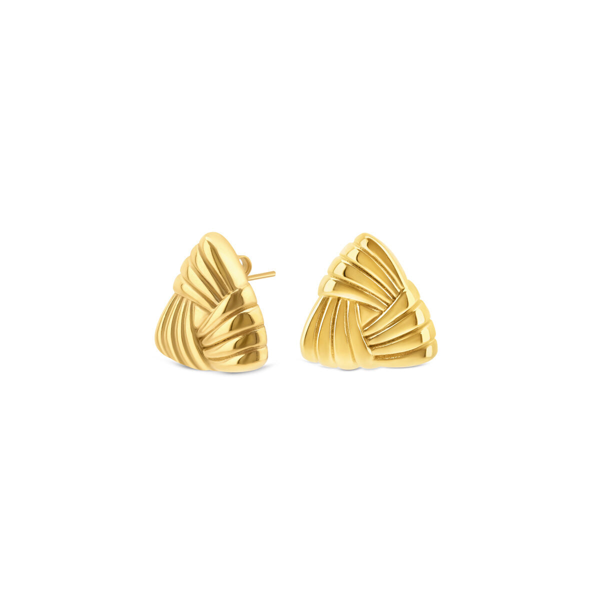 Detail van de One Jewels gouden oorbellen met een elegant, golvend ontwerp.