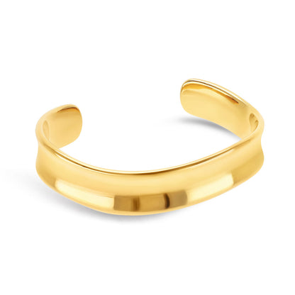 Gouden One Jewels armband met een elegant, glad ontwerp en een stevige uitstraling.