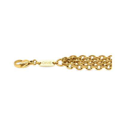 Detail van de gouden One Jewels armband met sluiting en merklabel.