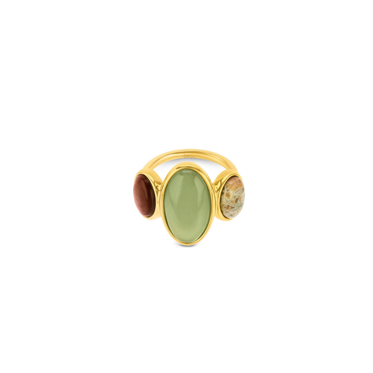 Detail van de One Jewels gouden ring met groene en rode edelstenen.