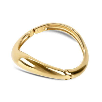 Detail van de gouden One Jewels armband met elegante afwerking en unieke sluiting.