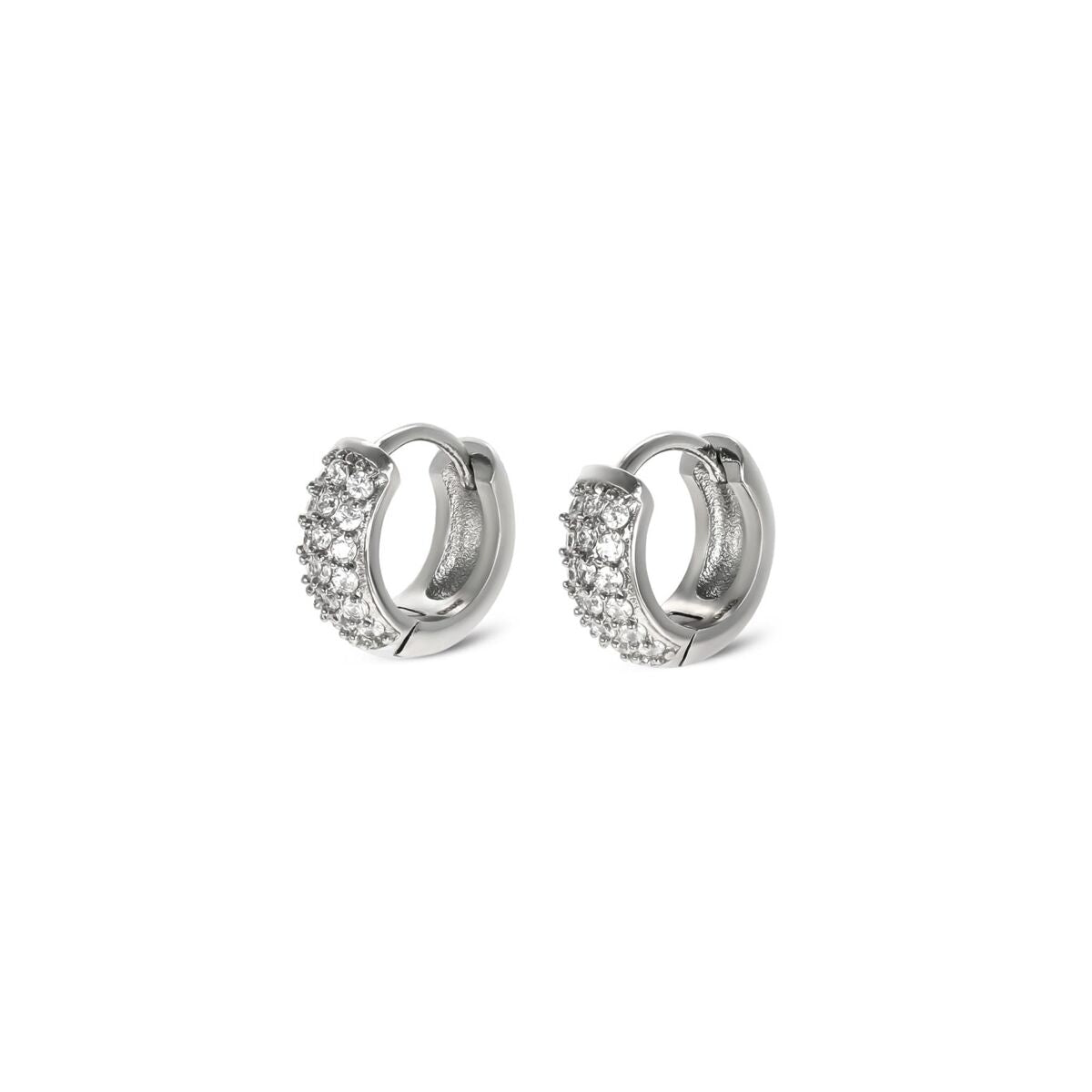 Zilverkleurige One Jewels oorbellen met elegante glinsterende details.