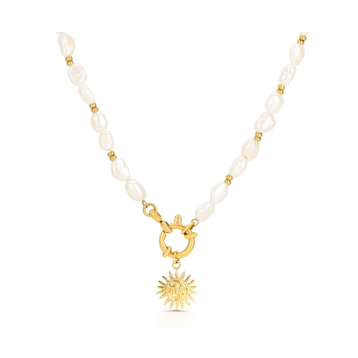 Detail van de One Jewels gouden ketting met parelachtige elementen en zonnenhanger.