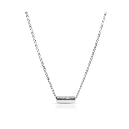 Detail van de zilverkleurige One Jewels ketting met een elegante, minimalistische hanger.