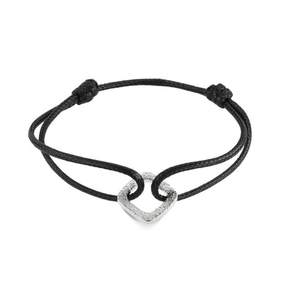 Zwarte One Jewels armband voor dames met een elegant ontwerp en een hartvormige sluiting.