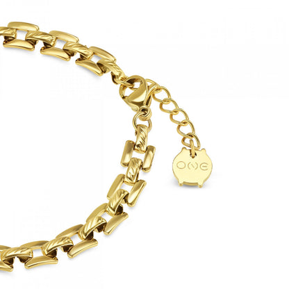 Detail van de gouden One Jewels armband met sluiting en merklabel.
