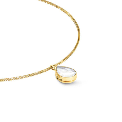Detail van de gouden One Jewels ketting met een druppelvormige parelmoeren hanger.