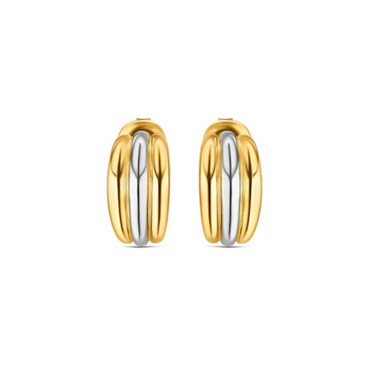 Detail van de gouden One Jewels oorbellen met een elegant design en glanzende afwerking.