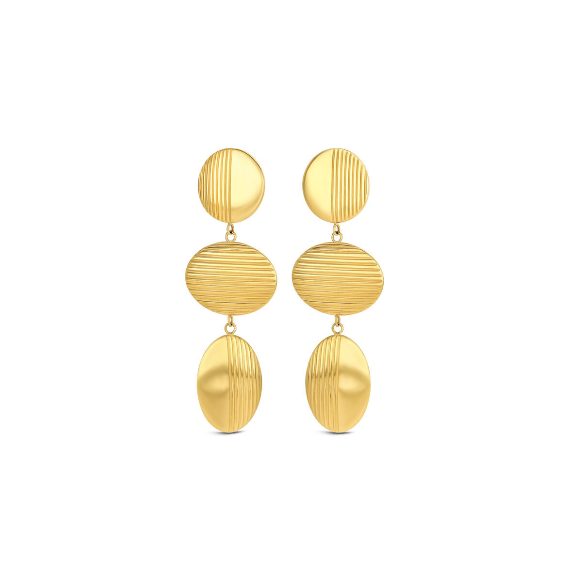 Detail van de gouden One Jewels oorbellen met stijlvolle, geprofileerde schijven.