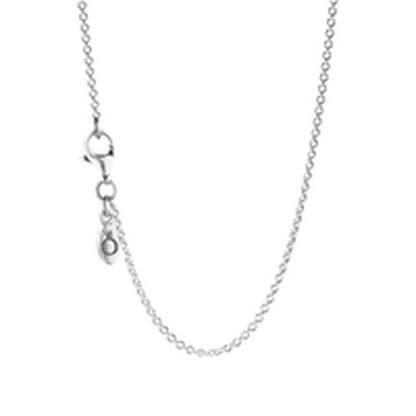 Detail van de zilverkleurige Pandora ketting met sluiting en fijne schakels.