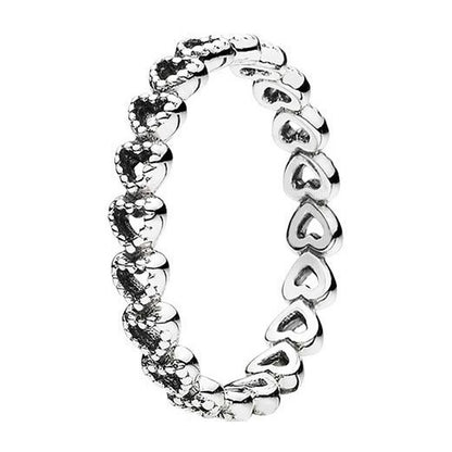 Pandora ring voor dames in sterling zilver met hartjesdesign.