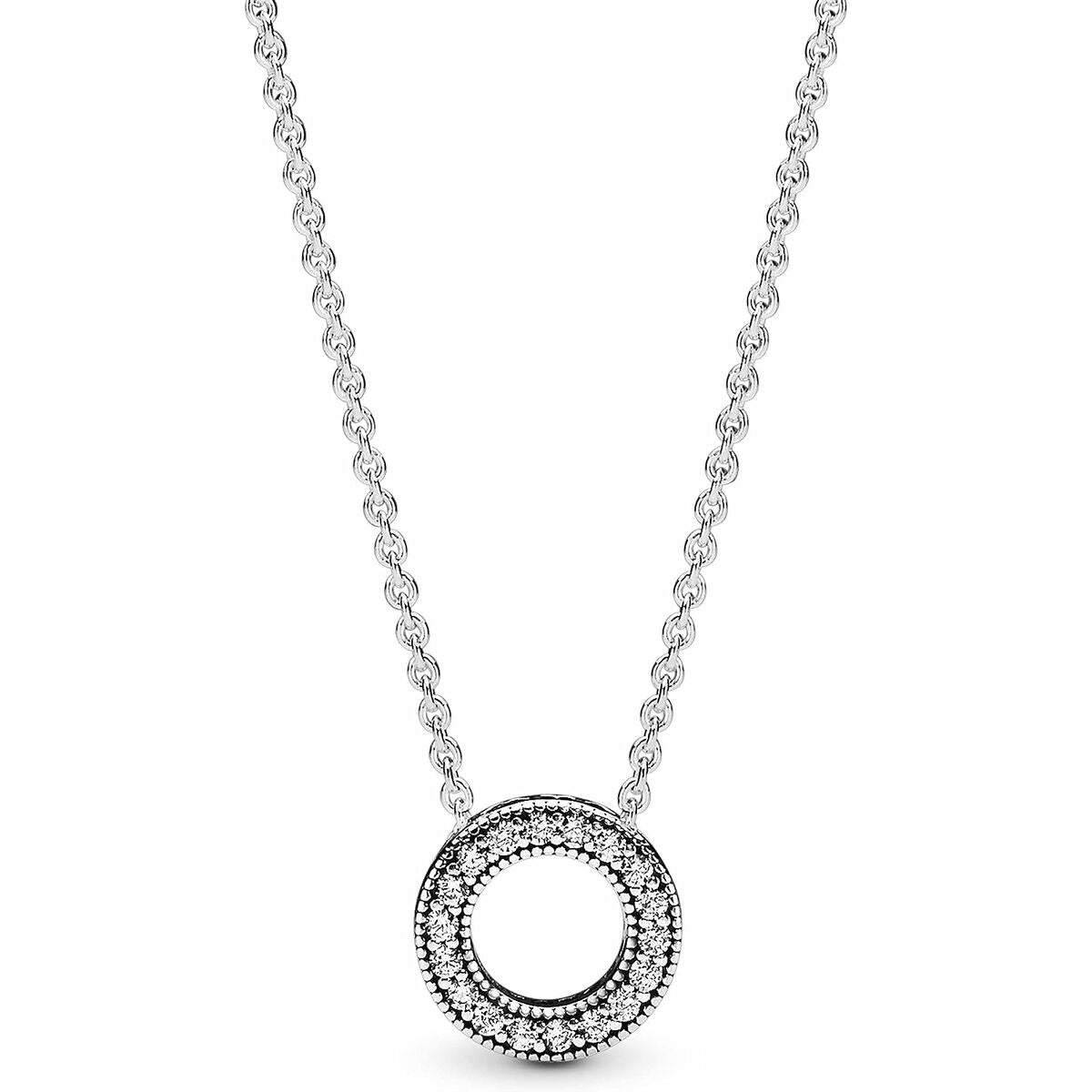 Zilverkleurige Pandora ketting met mineraal kristal, close-up van de hanger.