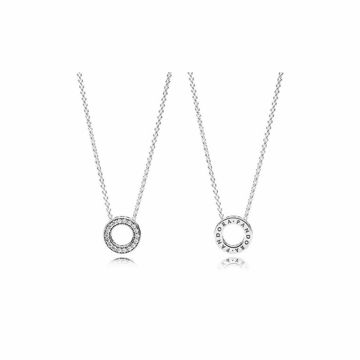 Detail van de zilverkleurige Pandora ketting met mineraal kristal en merklogo.
