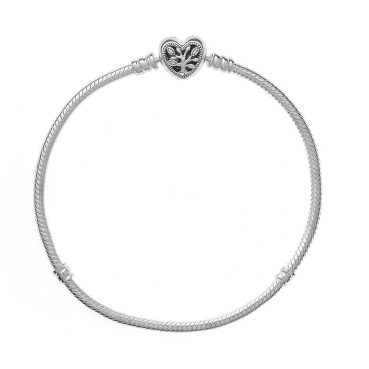 Pandora armband voor dames in sterling zilver met hartvormige sluiting.